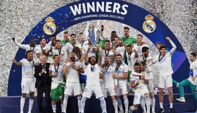 德甲一夜炸锅！欧冠队集体翻车，保级队轰入4球，榜首的拜仁看完都笑了。